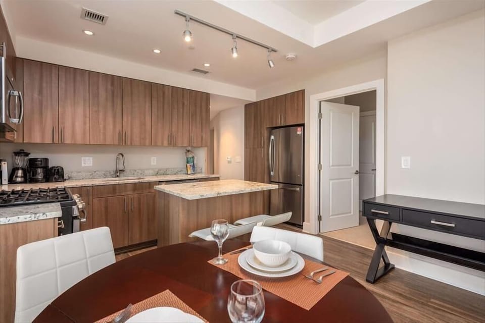 South Arlington Arlington 2 Bedroom Dining Room