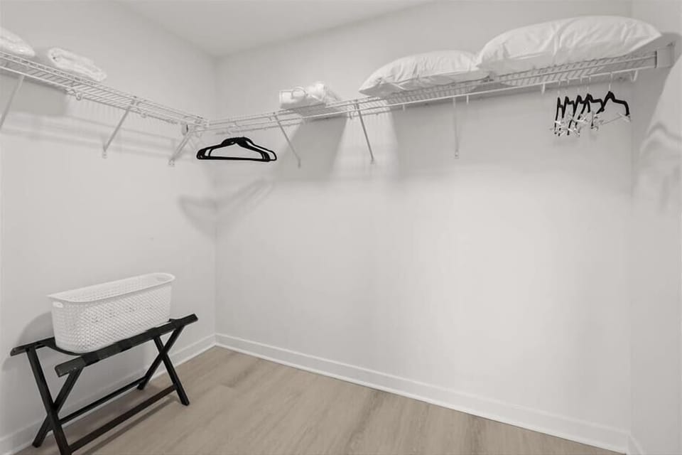 Noma Washington 1 Bedroom Deluxe w/ Balco Bedroom 1 Closet