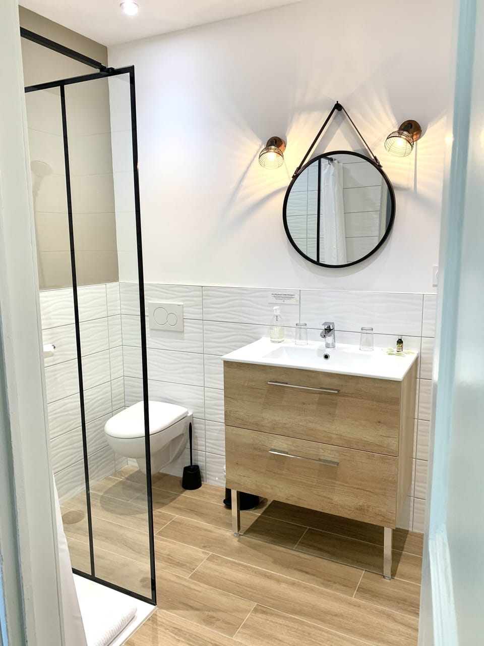 Shower, free toiletries, hair dryer, towels