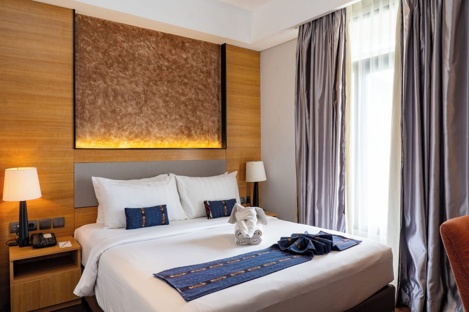 Executive Room, 1 Queen Bed | Desk, free WiFi
