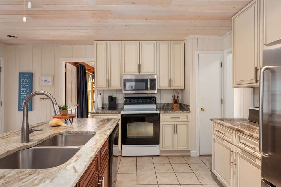 SH161: Coastal Hideaway | Kitchen Area