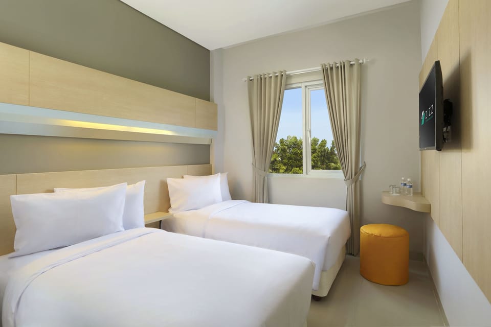 Comfort Room | In-room safe, desk, free WiFi