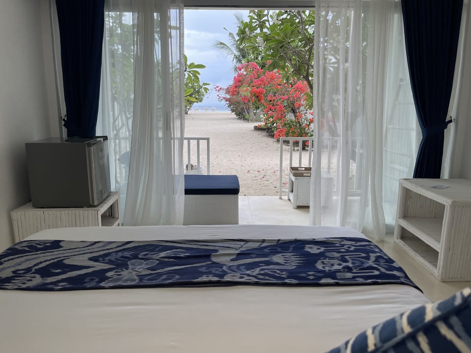 Standard Room, Sea View | In-room safe, iron/ironing board (on request), bed sheets