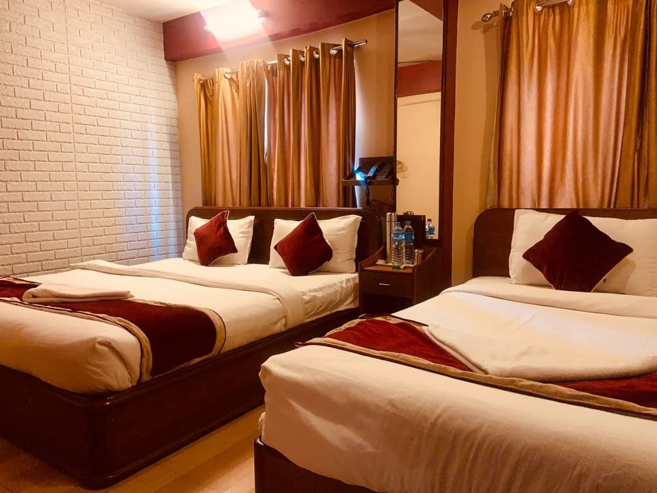 Deluxe Triple Room, 1 Double Bed | Rollaway beds, free WiFi