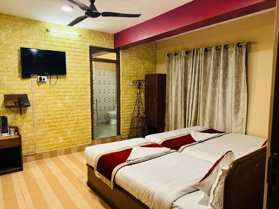 Deluxe Triple Room, 1 Double Bed | Rollaway beds, free WiFi