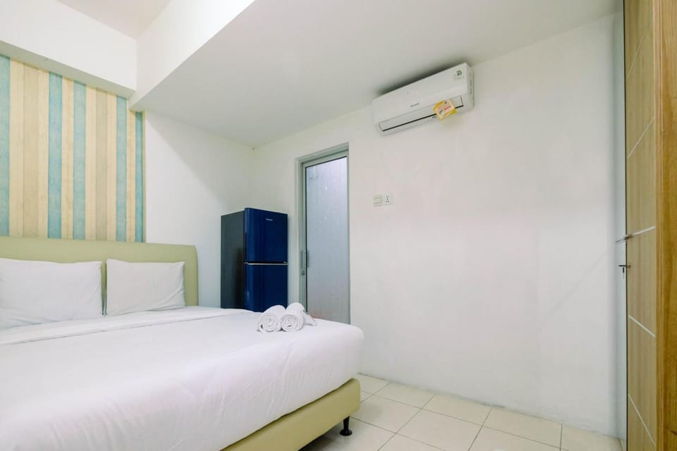 Standard Double Room | Desk, laptop workspace, bed sheets