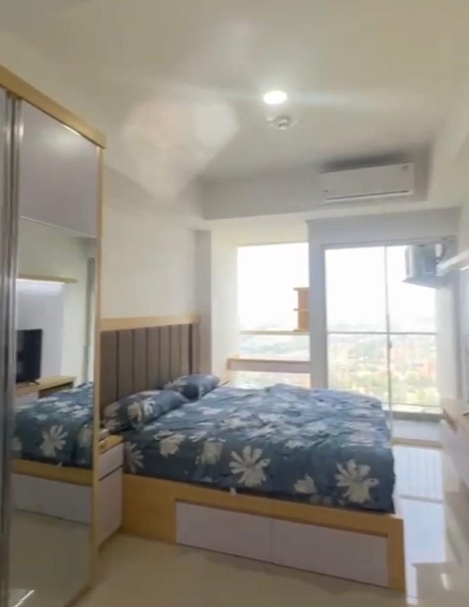 Deluxe Double Room | Desk, laptop workspace, bed sheets