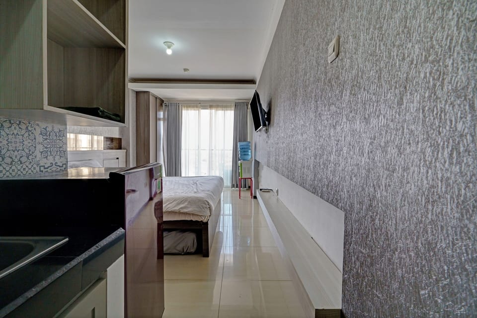 Deluxe Double Room | Laptop workspace, bed sheets