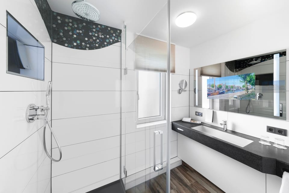 MADREAM - L | Bathroom | Hair dryer, heated floors, towels, soap