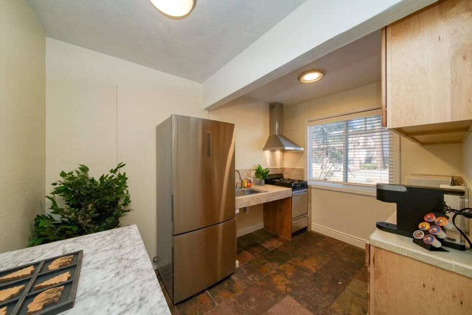 Full kitchen, view from the doorway.