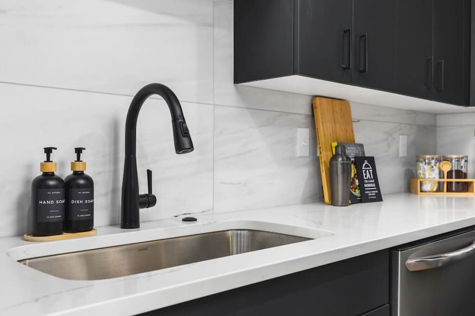 Fully stocked kitchen - suitable for any chef.