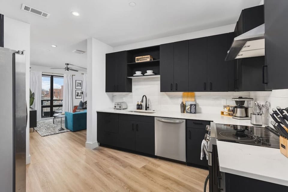 Fully stocked kitchen with stainless steel appliances and all the dishware / utensils you might need. Drip coffee maker + coffee grounds and sugar provided for your morning routine.