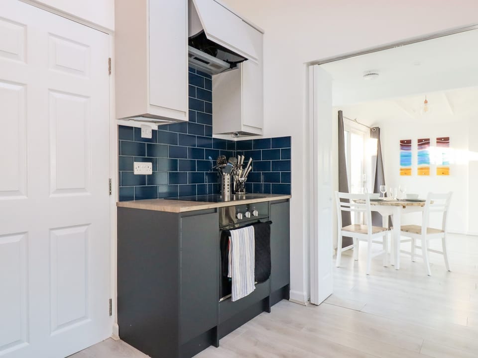 Cottage | Private kitchen | Fridge, dishwasher, electric kettle, toaster