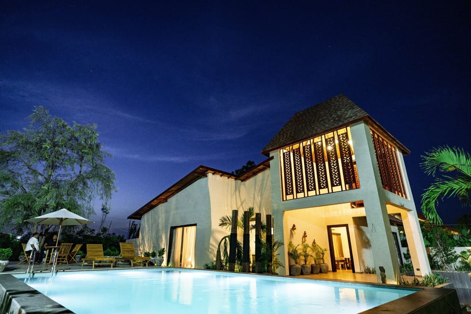 2 indoor pools, 2 outdoor pools