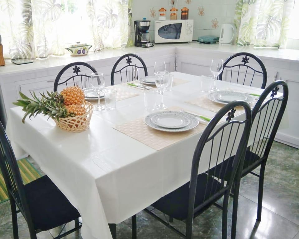 Bungalow, 2 Bedrooms, Private Pool, Garden View | Dining