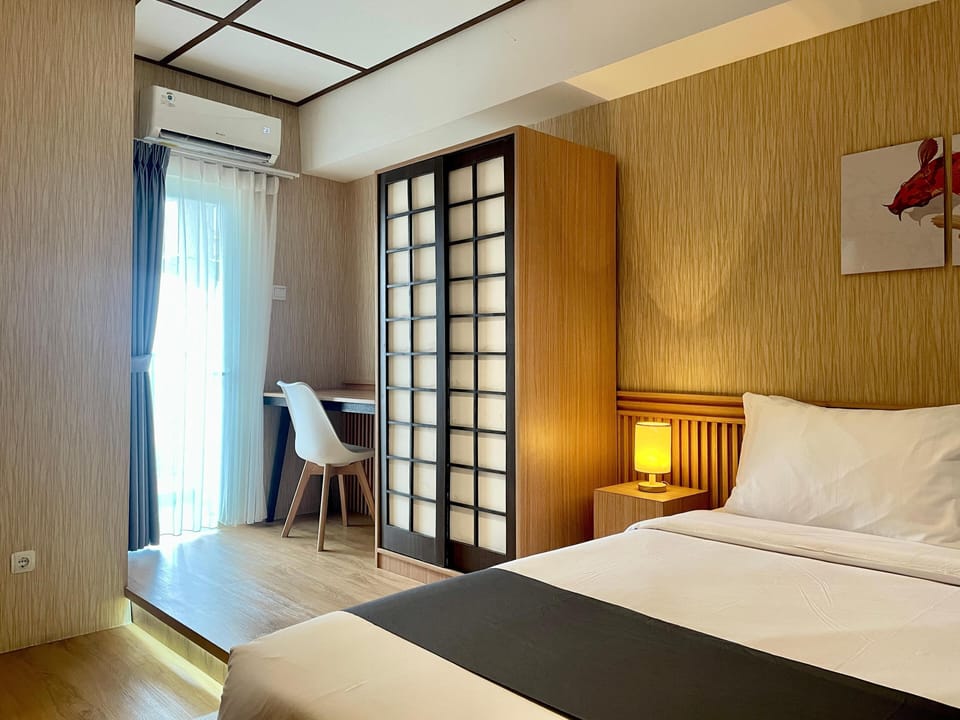 Business Room, 1 King Bed | Free WiFi