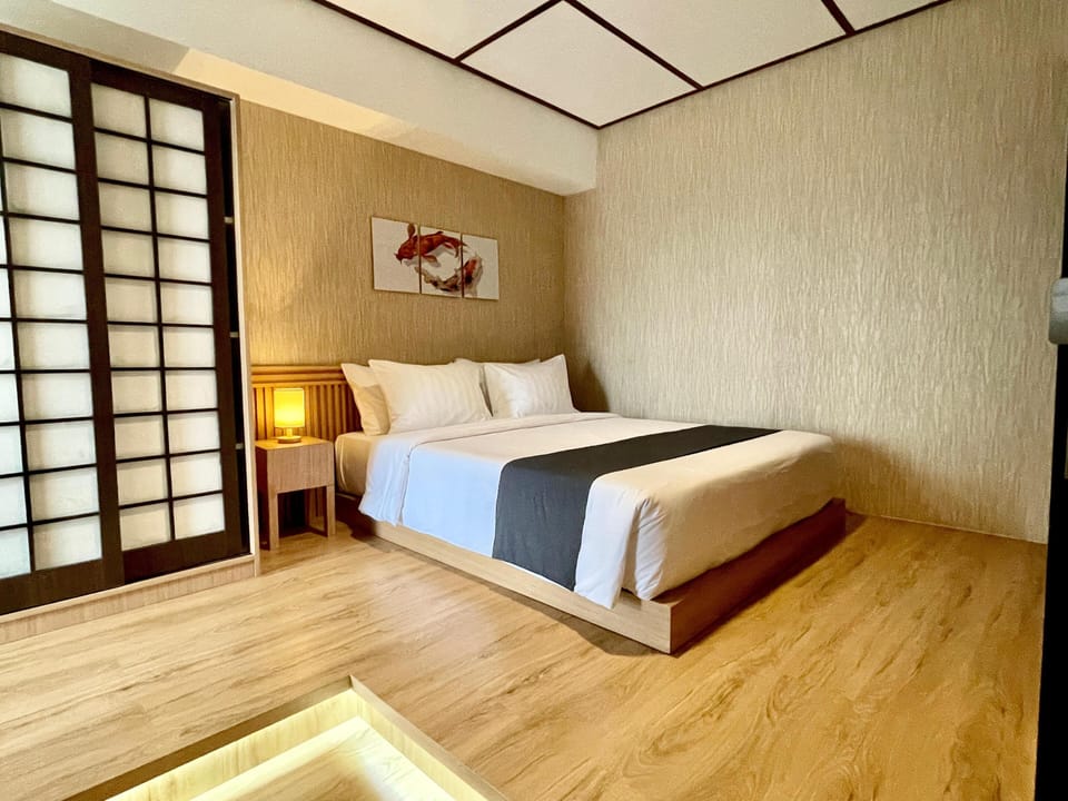 Business Room, 1 King Bed | Free WiFi
