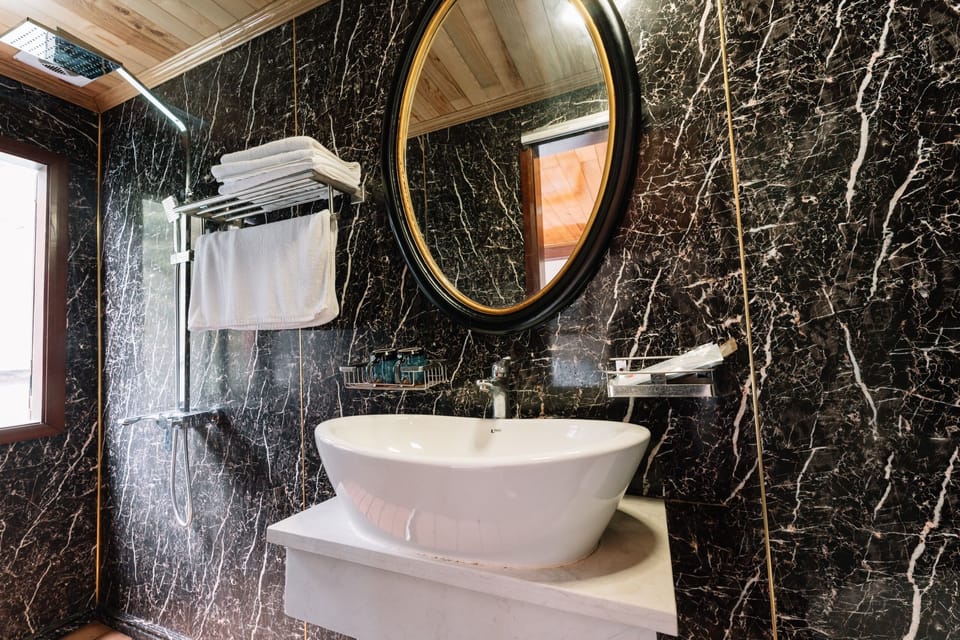 Cabin, Balcony, Sea View | Bathroom | Separate tub and shower, rainfall showerhead, hair dryer, bathrobes