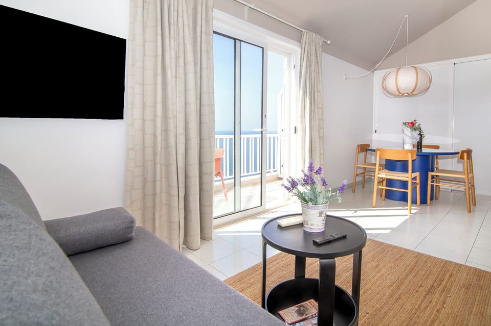 Kate`s place with balcony and the most amazing sea view for 4 persons Apartment in Dubrovnik