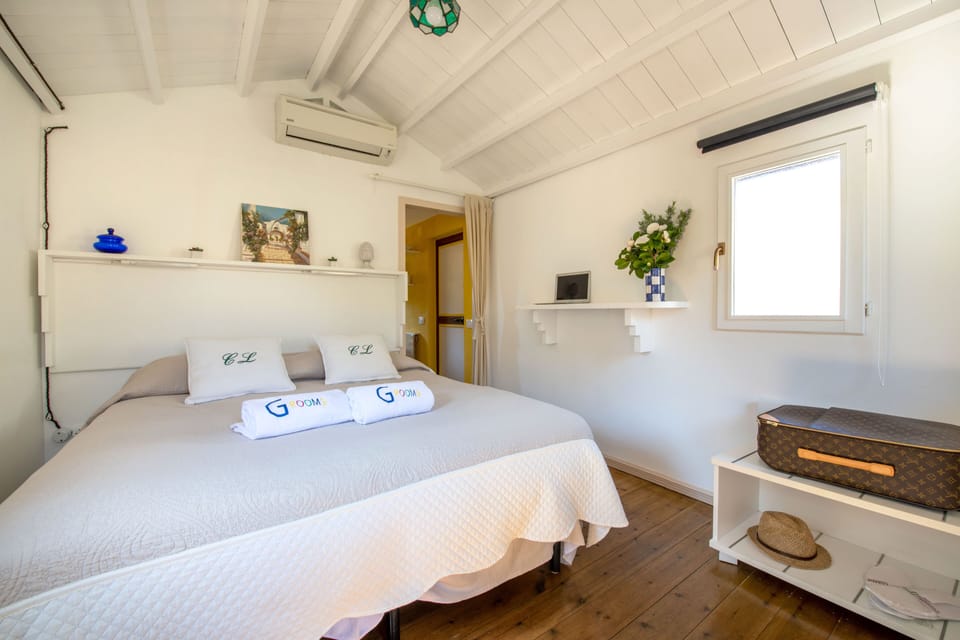 Chalet | Frette Italian sheets, hypo-allergenic bedding, down comforters