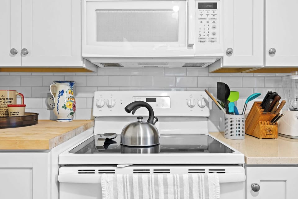 Kitchen: Everything you need to feel right at home, from quick breakfasts to gourmet dinners.