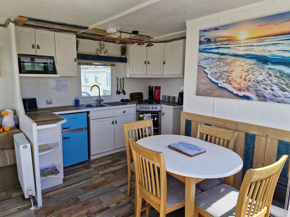 Cabin | Dining