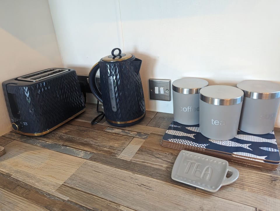 Cabin | Private kitchen | Fridge, microwave, oven, stovetop