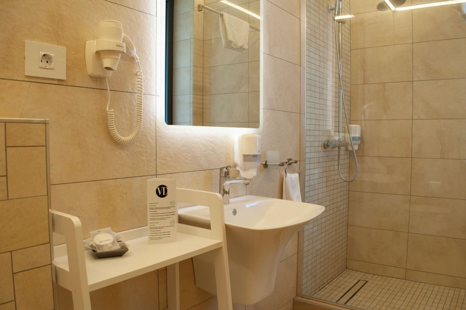 Deluxe Double Room, Balcony | Bathroom | Shower, rainfall showerhead, free toiletries, hair dryer