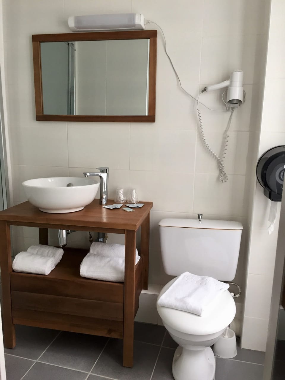 Triple Room | Bathroom | Free toiletries, hair dryer, towels