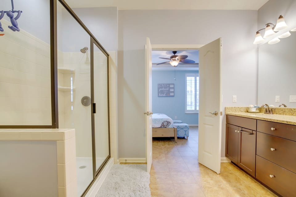 Shuttle to Beach: Millville Townhome w/ Porch Apartment in Ocean View