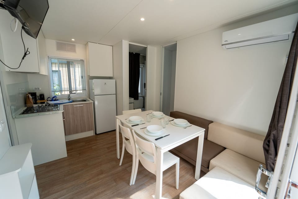 Superior Room | Private kitchen | Cookware/dishes/utensils