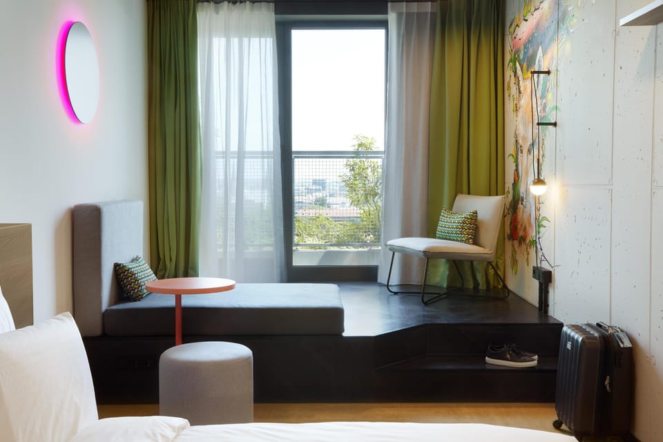 Hypo-allergenic bedding, in-room safe, individually decorated, free WiFi