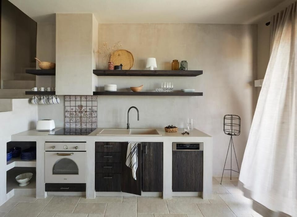 Fully equipped KItchen area to prepare your meals 