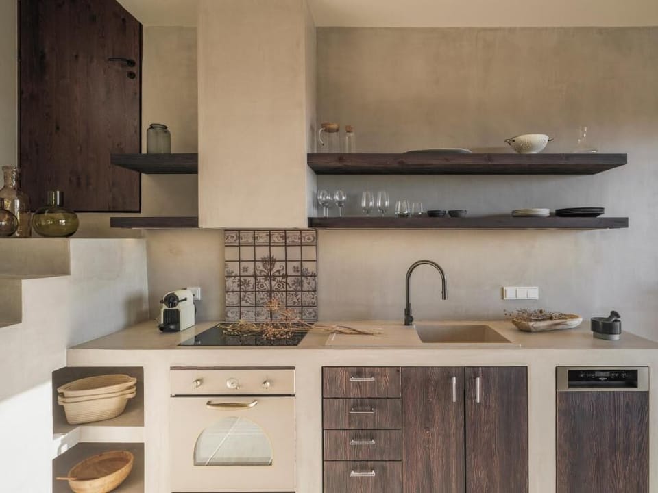 Spacious Kitchen with Full Amenities