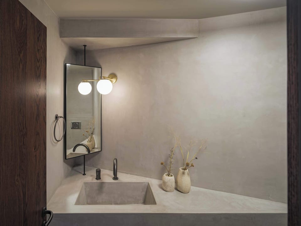 Minimalistic & Elegant Bathroom with Walk-In Shower 