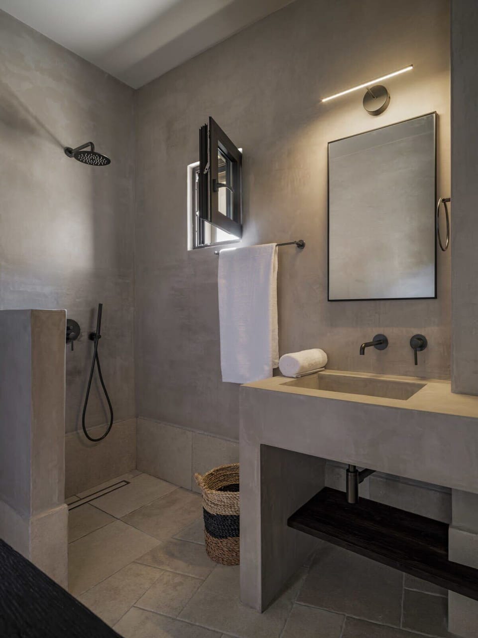 Fully equipped bathroom space