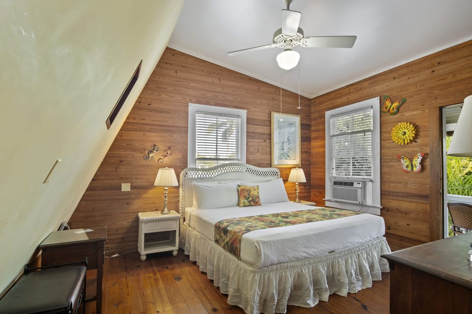 Classic Room, 1 King Bed, Balcony, Pool View (1) | Premium bedding, individually decorated, individually furnished