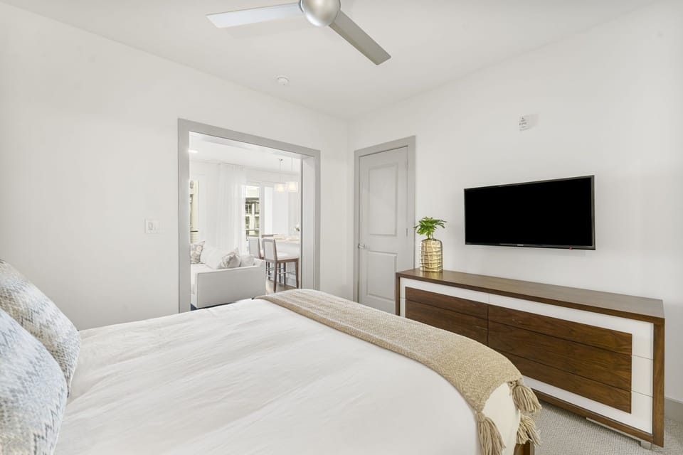Queen Guest Suite - Equipped with Flat-Screen TV