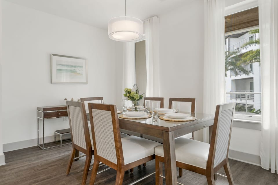 Dining Area with Seating for 6