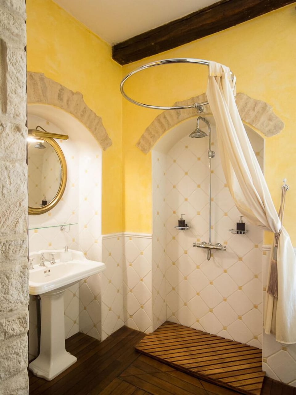 Apartment, 1 Bedroom, Courtyard View | Bathroom | Shower, free toiletries, hair dryer, towels