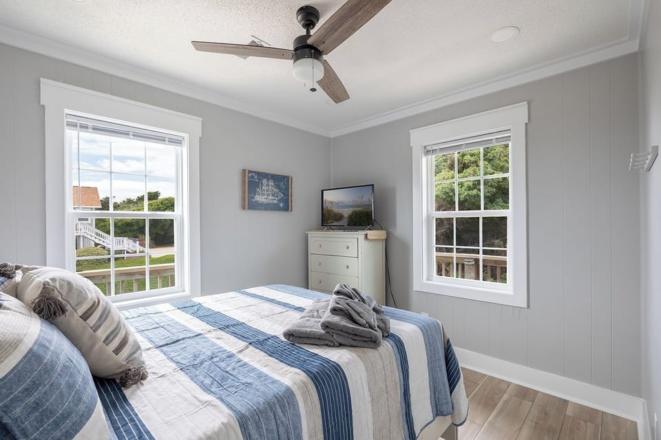 Level One Bedroom #1 (Queen)