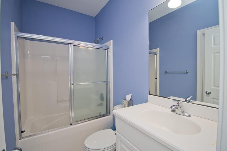 Hall Bath Next to Twins/Trundle Room