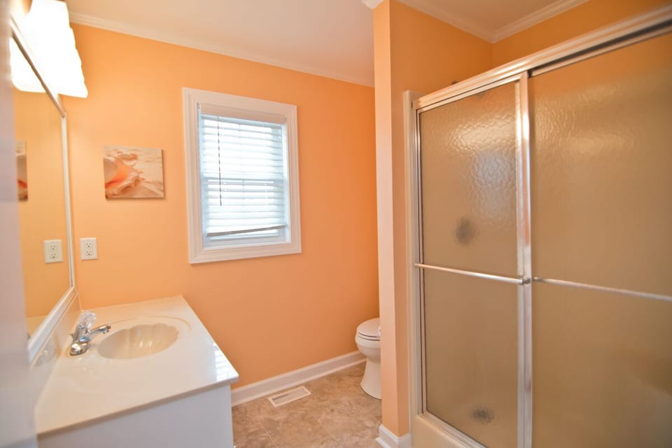 Level One Full Bath 