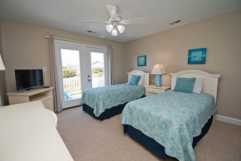 Level Two Bedroom with 2 Twins