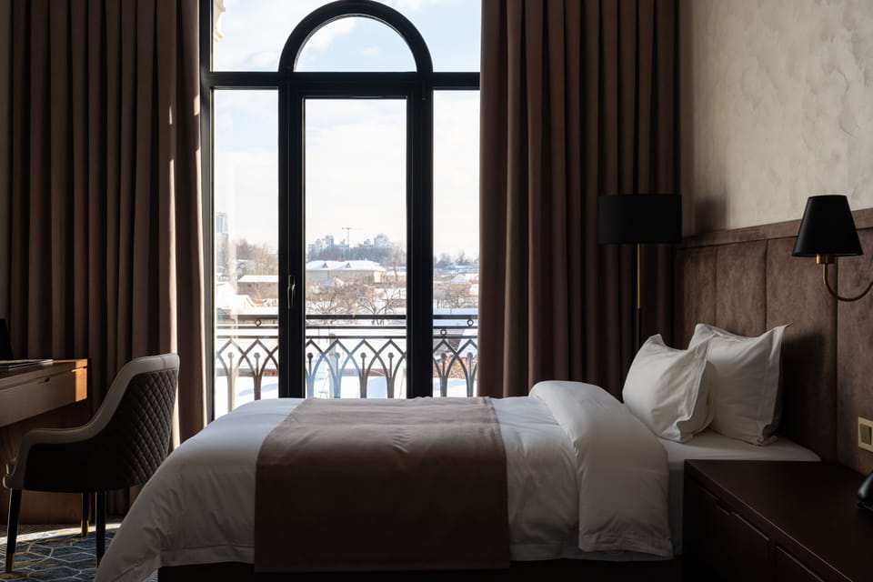 Hypo-allergenic bedding available, minibar, in-room safe, desk