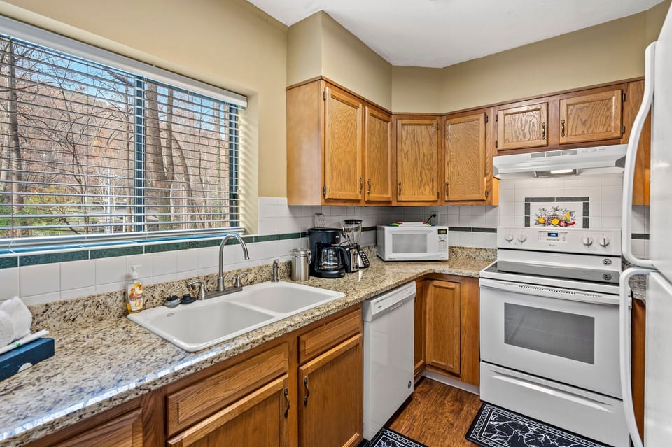 Mountain Charm's fully equipped kitchen