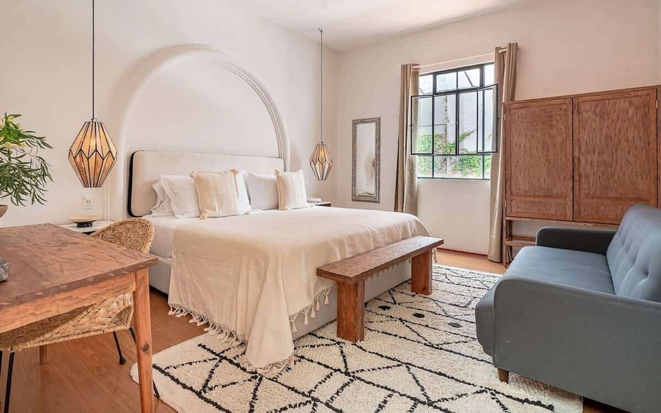 Habitación con cama king. | Bedroom with king size bed.