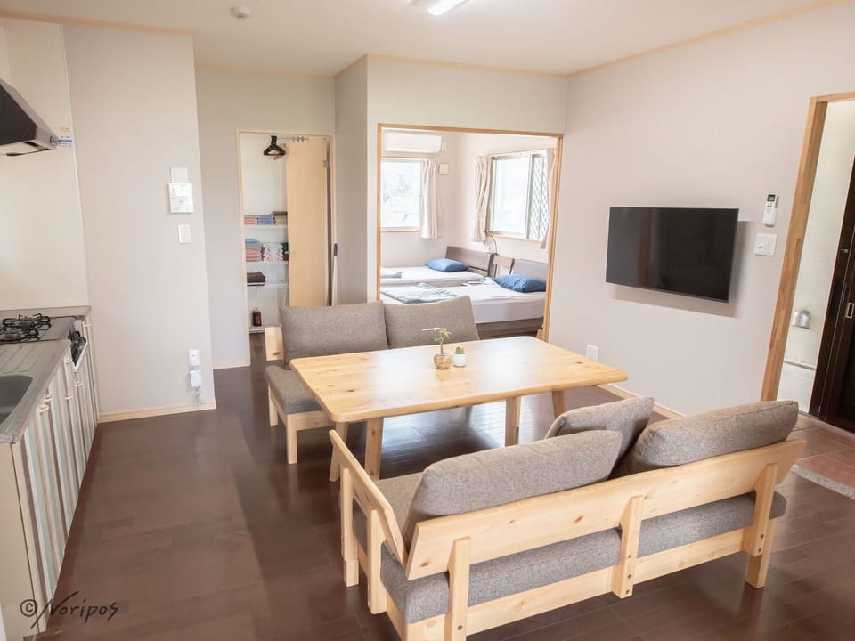 ・[Dining Kitchen] A dining room where you can spend time with your family and friends.