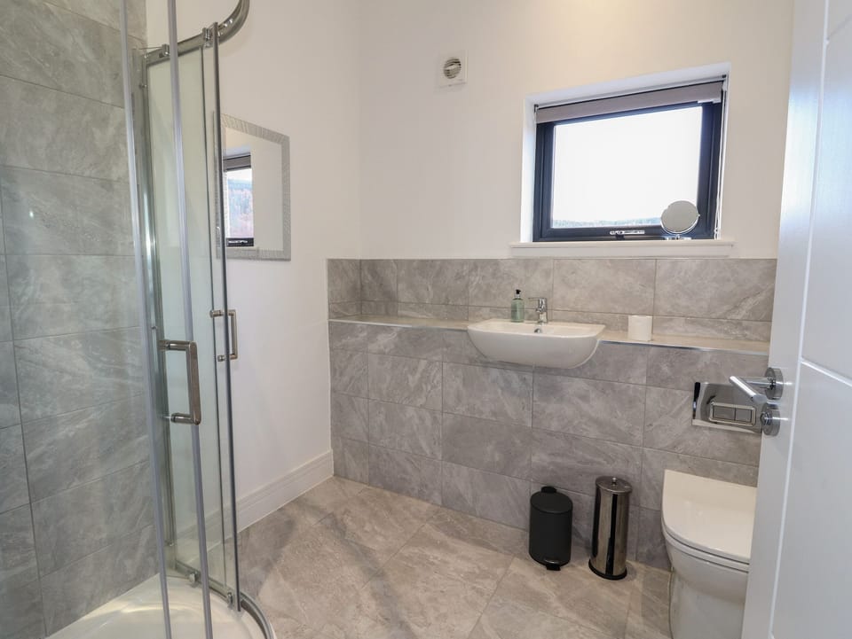 Osprey View Lodge & Hot Tub Cottage in Scotland