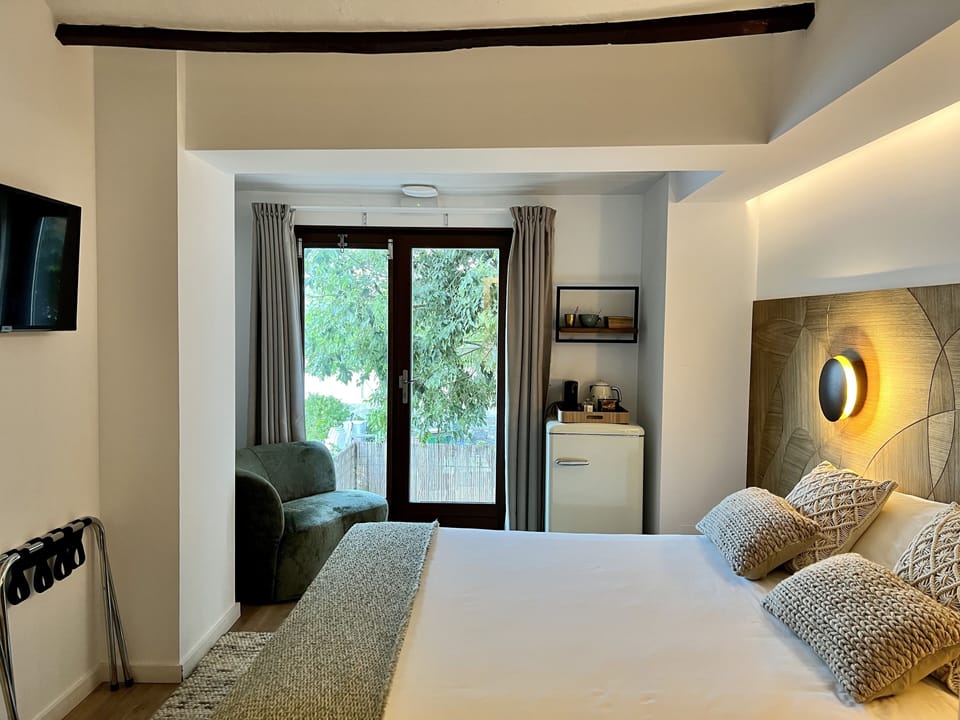 Chardonnay | Egyptian cotton sheets, premium bedding, in-room safe